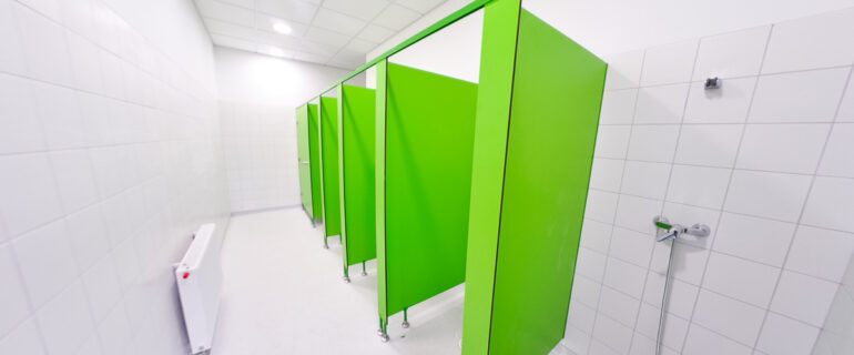 Parawany prysznicowe z płyty HPL